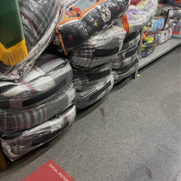 S&Co Vintage 3-Piece Reversible Comforter Set โ KING SIZE! - Picture 3 of 5